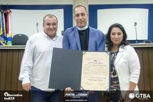Entrega do T&iacute;tulo de Cidad&atilde;o Honor&aacute;rio Padre Ant&ocirc;nio Carlos da Silva
