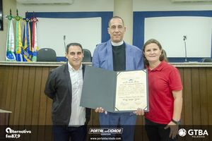 Entrega do T&iacute;tulo de Cidad&atilde;o Honor&aacute;rio Padre Ant&ocirc;nio Carlos da Silva