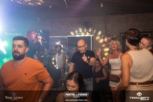 Show com a Banda 80 Bits