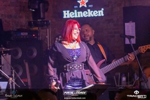 Show com a Banda 80 Bits