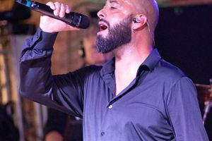 Show com a Banda 80 Bits