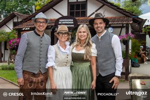 Apresenta&ccedil;&atilde;o da Presidente e do Vice-Presidente da 37&ordf; Oktoberfest de Igrejinha