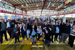 Munic&iacute;pio entrega matr&iacute;culas dos im&oacute;veis aos moradores do S&atilde;o Jos&eacute; II