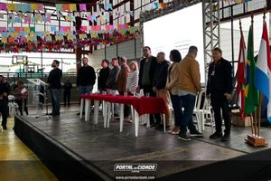 Munic&iacute;pio entrega matr&iacute;culas dos im&oacute;veis aos moradores do S&atilde;o Jos&eacute; II