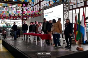 Munic&iacute;pio entrega matr&iacute;culas dos im&oacute;veis aos moradores do S&atilde;o Jos&eacute; II
