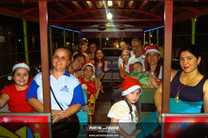 Despedida do Papai Noel no com&eacute;rcio de Jacarezinho