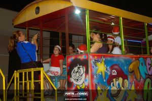 Despedida do Papai Noel no com&eacute;rcio de Jacarezinho