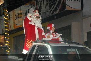 Despedida do Papai Noel no com&eacute;rcio de Jacarezinho