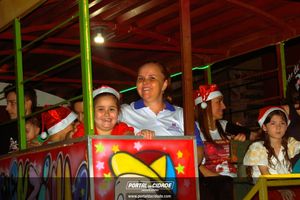 Despedida do Papai Noel no com&eacute;rcio de Jacarezinho