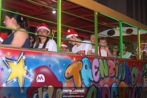 Despedida do Papai Noel no com&eacute;rcio de Jacarezinho