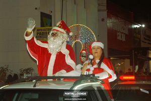 Despedida do Papai Noel no com&eacute;rcio de Jacarezinho