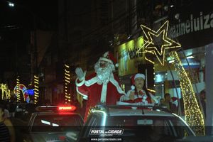Despedida do Papai Noel no com&eacute;rcio de Jacarezinho