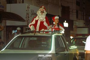 Despedida do Papai Noel no com&eacute;rcio de Jacarezinho