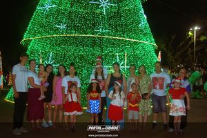 Despedida do Papai Noel no com&eacute;rcio de Jacarezinho