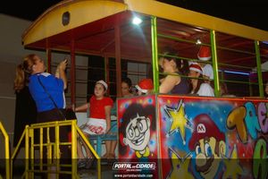 Despedida do Papai Noel no com&eacute;rcio de Jacarezinho