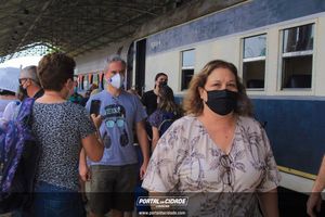 Passeio de trem tur&iacute;stico 