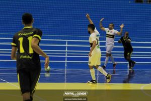 Semifinal do Futsal Amador-Chamados  X   J Cabelereiro 
