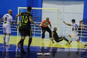 Semifinal do Futsal Amador-Chamados  X   J Cabelereiro 