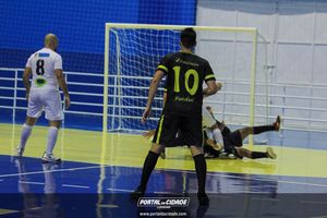 Semifinal do Futsal Amador-Chamados  X   J Cabelereiro 