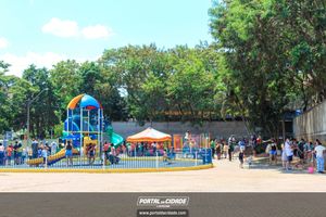 Natal na Pra&ccedil;a da Bica 