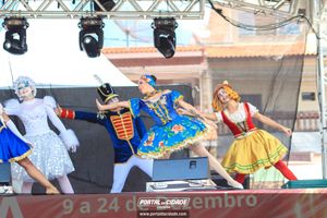 Natal na Pra&ccedil;a da Bica 