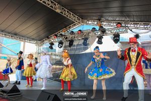 Natal na Pra&ccedil;a da Bica 