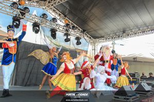 Natal na Pra&ccedil;a da Bica 