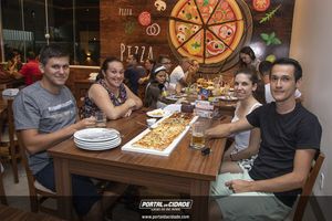 Metru's Pizzaria: Point do fim de semana