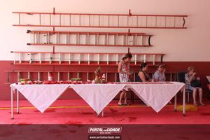 Dona Lia faz alegria da crian&ccedil;ada na sede do Bombeiro Municipal