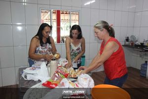 Dona Lia faz alegria da crian&ccedil;ada na sede do Bombeiro Municipal
