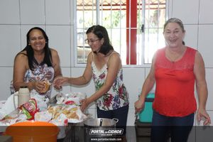 Dona Lia faz alegria da crian&ccedil;ada na sede do Bombeiro Municipal