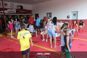 Dona Lia faz alegria da crian&ccedil;ada na sede do Bombeiro Municipal