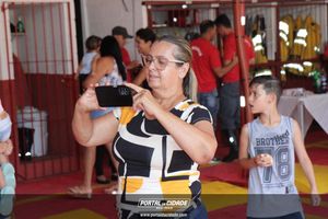 Dona Lia faz alegria da crian&ccedil;ada na sede do Bombeiro Municipal