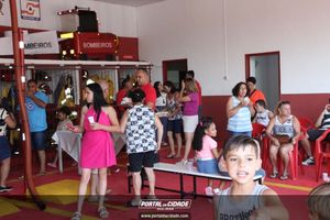Dona Lia faz alegria da crian&ccedil;ada na sede do Bombeiro Municipal