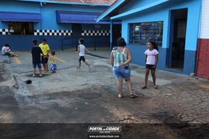 Dona Lia faz alegria da crian&ccedil;ada na sede do Bombeiro Municipal