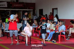 Dona Lia faz alegria da crian&ccedil;ada na sede do Bombeiro Municipal
