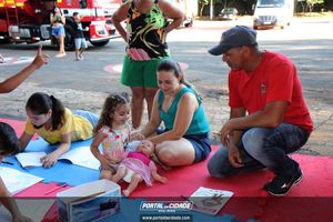 Dona Lia faz alegria da crian&ccedil;ada na sede do Bombeiro Municipal