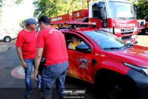 Dona Lia faz alegria da crian&ccedil;ada na sede do Bombeiro Municipal