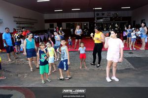 Dona Lia faz alegria da crian&ccedil;ada na sede do Bombeiro Municipal