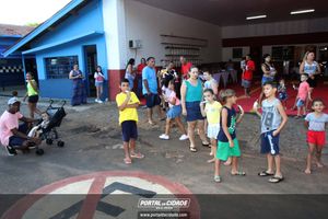 Dona Lia faz alegria da crian&ccedil;ada na sede do Bombeiro Municipal
