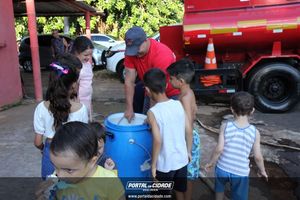 Dona Lia faz alegria da crian&ccedil;ada na sede do Bombeiro Municipal