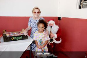Dona Lia faz alegria da crian&ccedil;ada na sede do Bombeiro Municipal