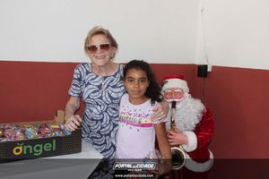 Dona Lia faz alegria da crian&ccedil;ada na sede do Bombeiro Municipal