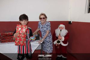 Dona Lia faz alegria da crian&ccedil;ada na sede do Bombeiro Municipal