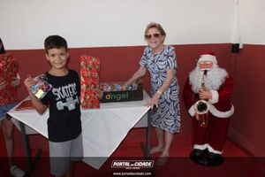 Dona Lia faz alegria da crian&ccedil;ada na sede do Bombeiro Municipal