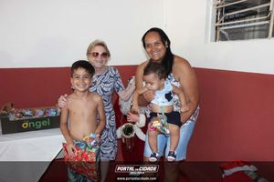 Dona Lia faz alegria da crian&ccedil;ada na sede do Bombeiro Municipal