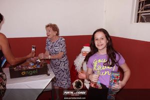 Dona Lia faz alegria da crian&ccedil;ada na sede do Bombeiro Municipal