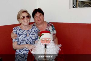 Dona Lia faz alegria da crian&ccedil;ada na sede do Bombeiro Municipal