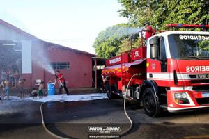Dona Lia faz alegria da crian&ccedil;ada na sede do Bombeiro Municipal