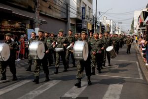 Desfile  C&iacute;vico e Hasteamento das Bandeiras no dia da Independ&ecirc;ncia